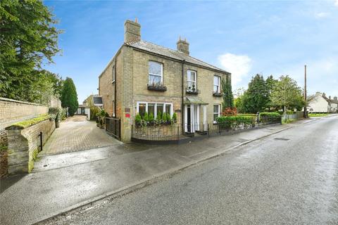 4 bed property, in High Street, £500,000