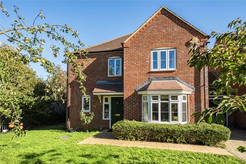 4 bed property, in Holt Close, £925,000