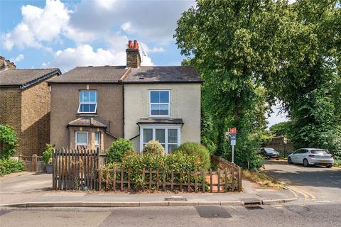 2 bed property, in Green Lane, £545,000