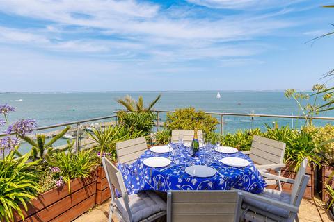 3 bed property, in Cowes, £1,690,000