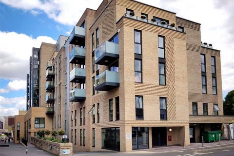 2 bed property, in Sapphire House, £390,000