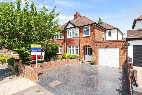 4 bed property, in Repton Road, £800,000