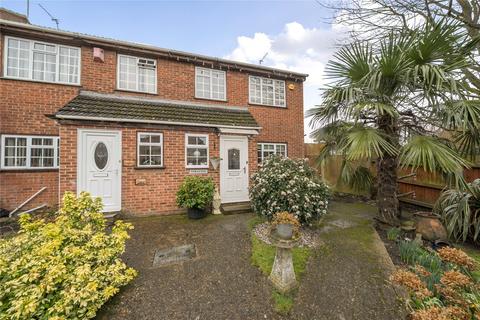3 bed property, in Main Road, £485,000