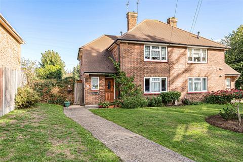 1 bed property, in Cherry Orchard Close, £245,000
