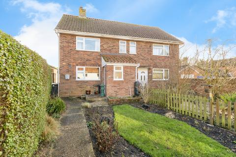 2 bed property, in Pople Street, £260,000