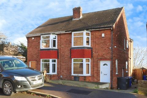 2 bed property, in Sandstone Road, £100,000