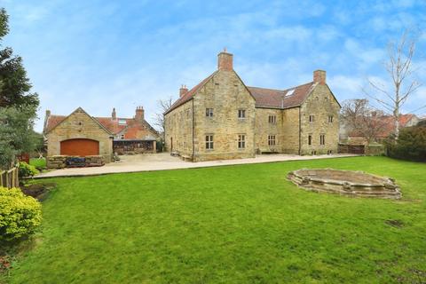 5 bed property, in Park Street, £795,000