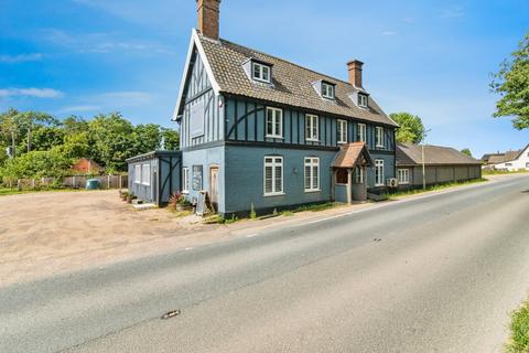 4 bed property, in The Street, £600,000