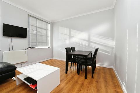 2 bed property, in Durrant Court, £210,000