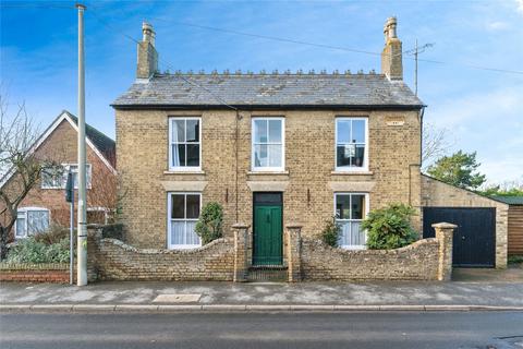 3 bed property, in High Street, £435,000