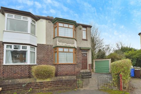2 bed property, in Strutt Road, £120,000
