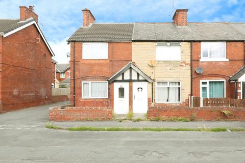 2 bed property, in Lincoln Street, £65,000