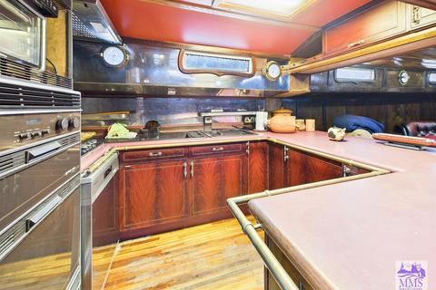4 bed property, in Vicarage Lane, £100,000