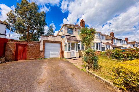 3 bed property, in Fairview Road, £265,000