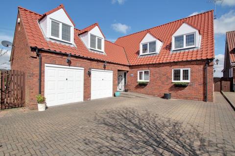 5 bed property, in Rowernfields, £550,000