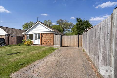 2 bed property, in Waverley Drive, £450,000