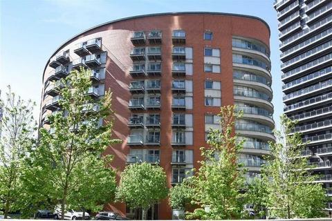 1 bed property, in Flat, £375,000