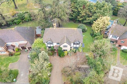 5 bed property, in Tall Trees Close, £1,400,000