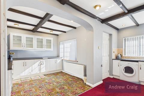3 bed property, in Prince Of Wales Close, £275,000