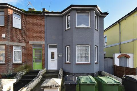 3 bed property, in Bexhill Road, £275,000