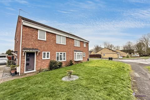 2 bed property, in Holmesland Drive, £229,950