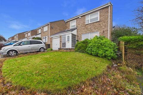 3 bed property, in Epsom Close, £200,000