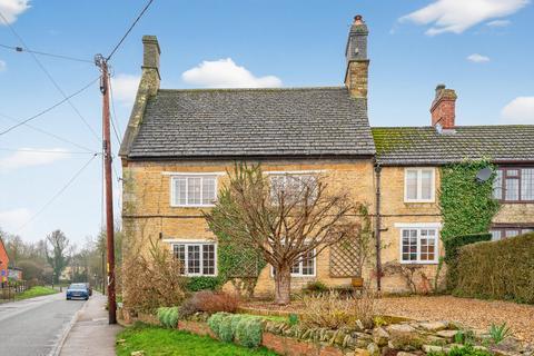4 bed property, in Station Road Helmdon Brackley, £600,000