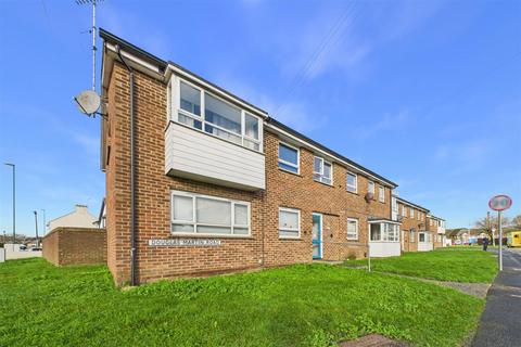 1 bed property, in Douglas Martin Road, £160,000