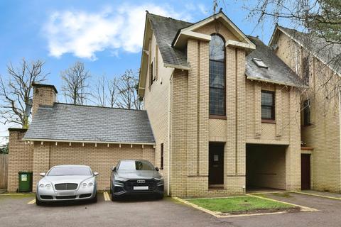 3 bed property, in Westwood, £825,000