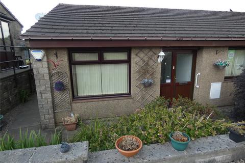 2 bed property, in Knowles Crescent, £200,000
