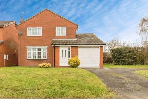 3 bed property, in Cemetery Road, £290,000