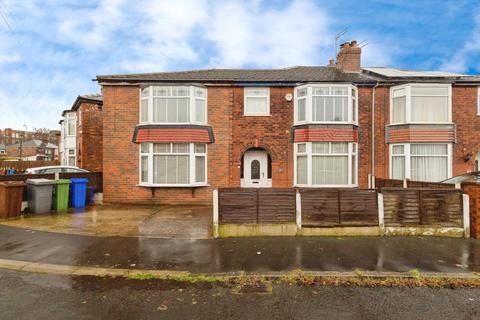 4 bed property, in Masefield Road, £350,000