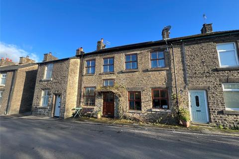 5 bed property, in Old Road, £425,000
