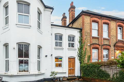2 bed property, in Brownhill Road, £375,000