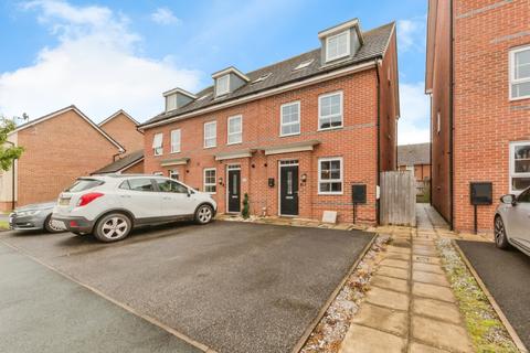 3 bed property, in Filter Bed Way, £280,000