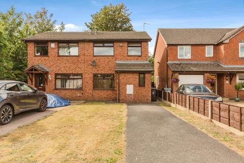 3 bed property, in Sandy Lane, £225,000