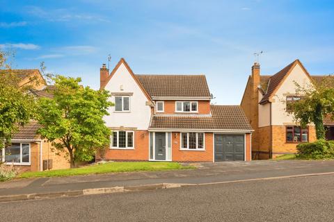 4 bed property, in Meadowsweet Hill, £450,000