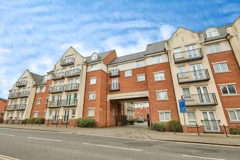 2 bed property, in Uttoxeter New Road, £105,000