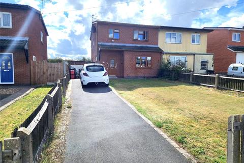 3 bed property, in Hensons Lane, £180,000
