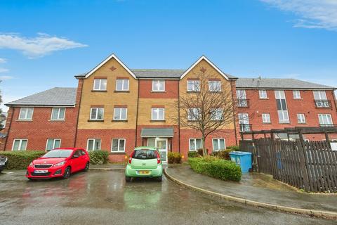2 bed property, in Ashwood Close, £105,000
