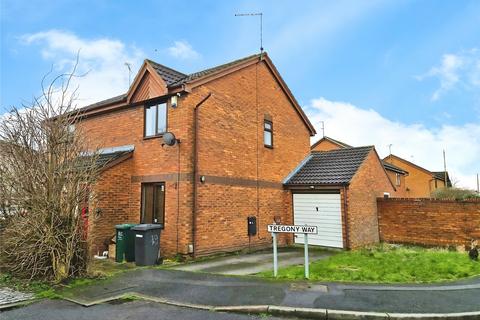 2 bed property, in Tregony Way, £170,000