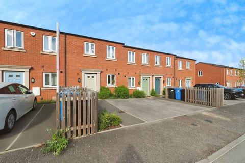 3 bed property, in Saxelbye Avenue, £240,000