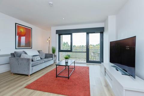 2 bed property, in Bath Lane, £140,000