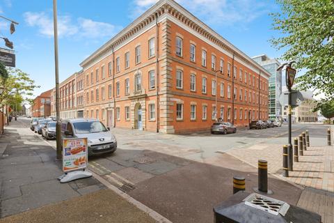 2 bed property, in King Street, £140,000