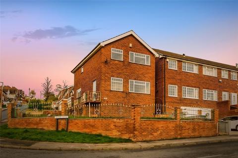3 bed property, in Fraser Road, £220,000