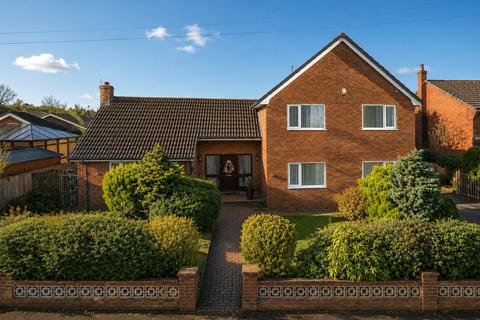 4 bed property, in Partridge Close, £450,000