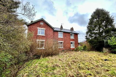 4 bed property, in Leyland Road, £300,000