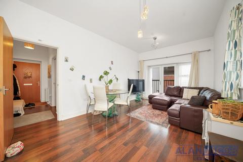2 bed property, in Derwent Court, £250,000
