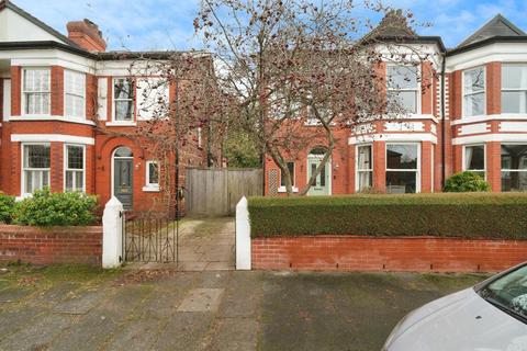 5 bed property, in Rokeby Avenue, £725,000