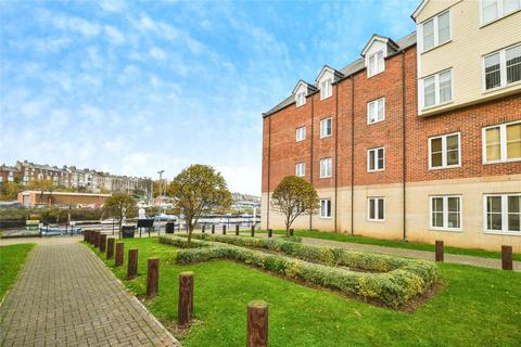 2 bed property, in Whitehall Landing, £250,000